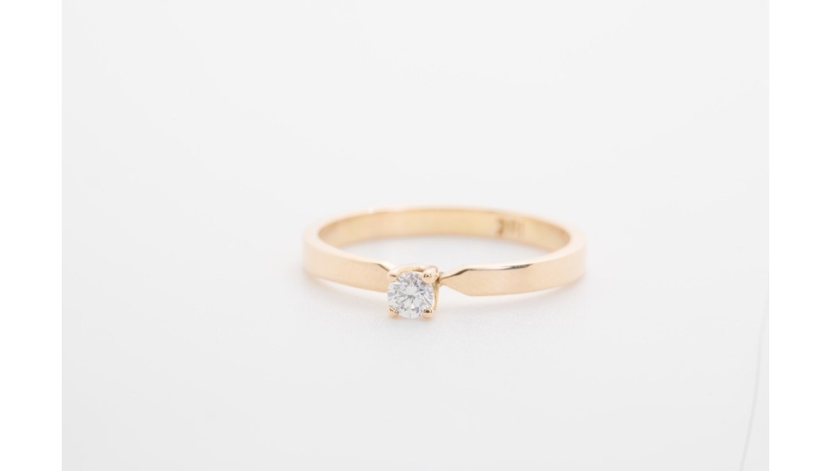 Anillo de compromiso: el símbolo eterno del amor que trasciende el tiempo